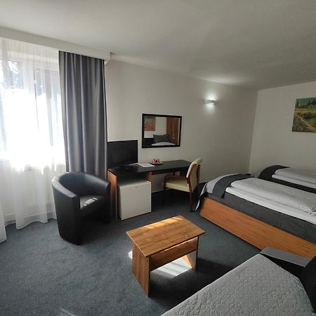Hotel P7 Losonc Kültér fotó