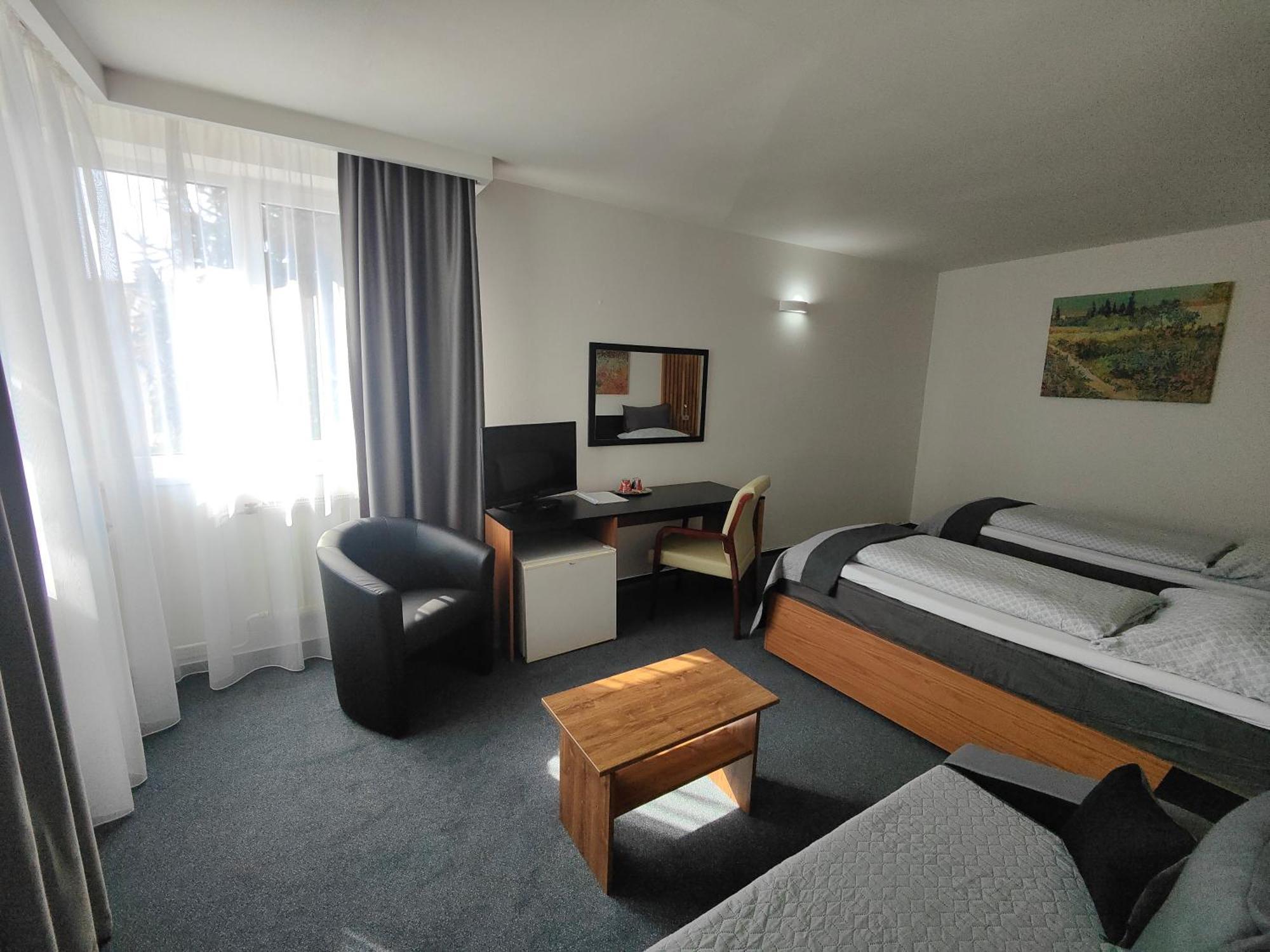 Hotel P7 Losonc Kültér fotó