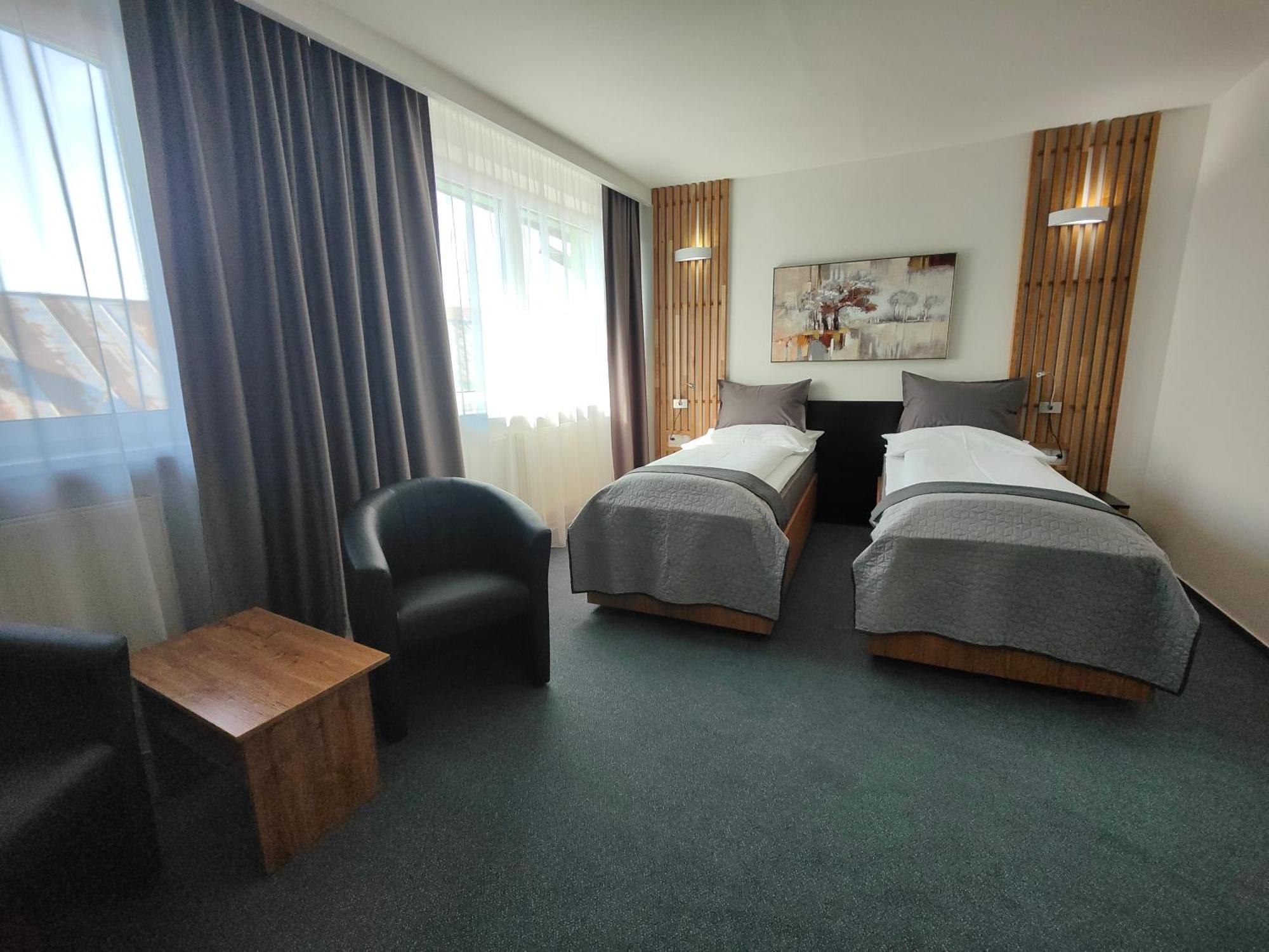 Hotel P7 Losonc Kültér fotó
