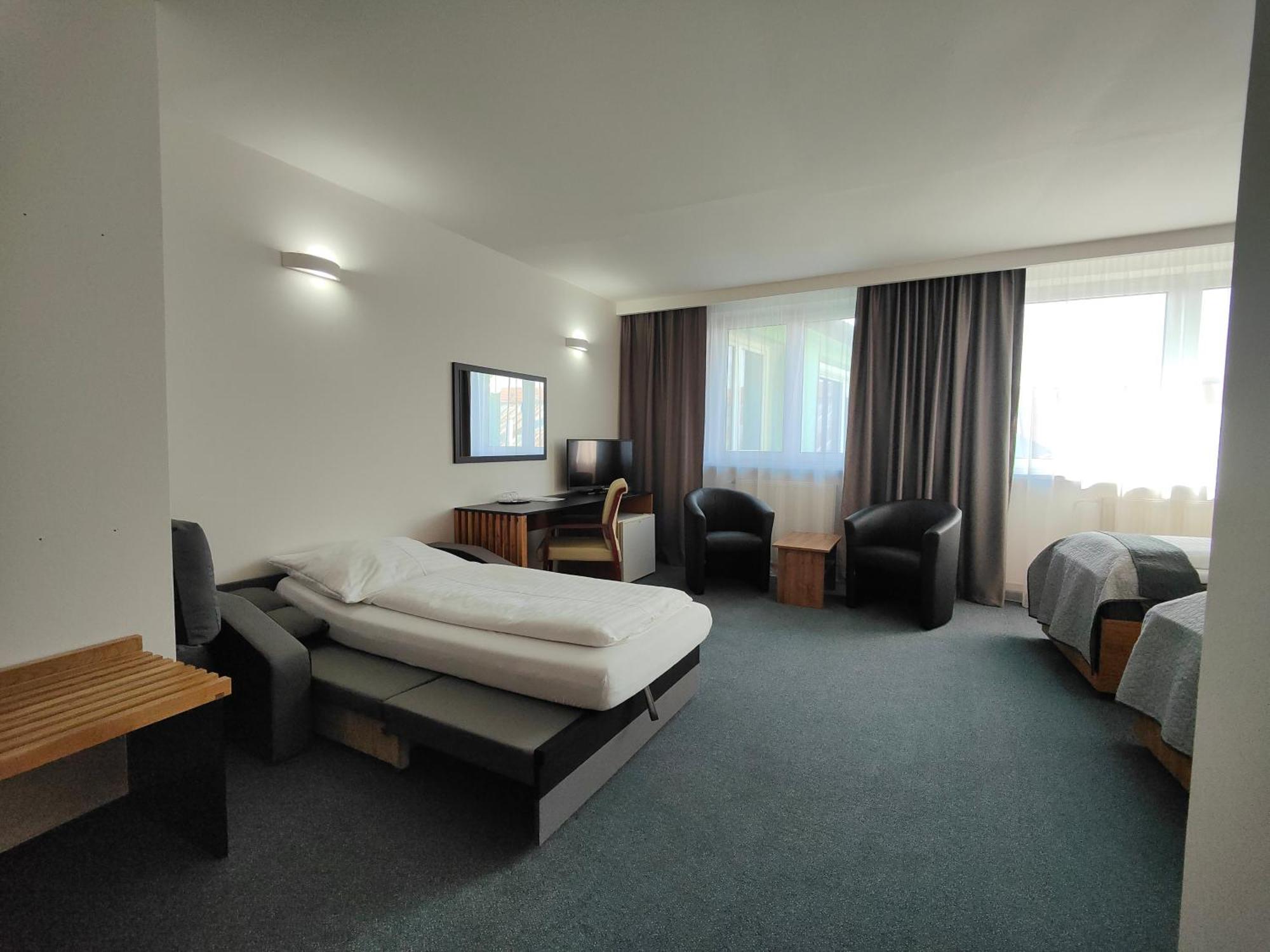 Hotel P7 Losonc Kültér fotó