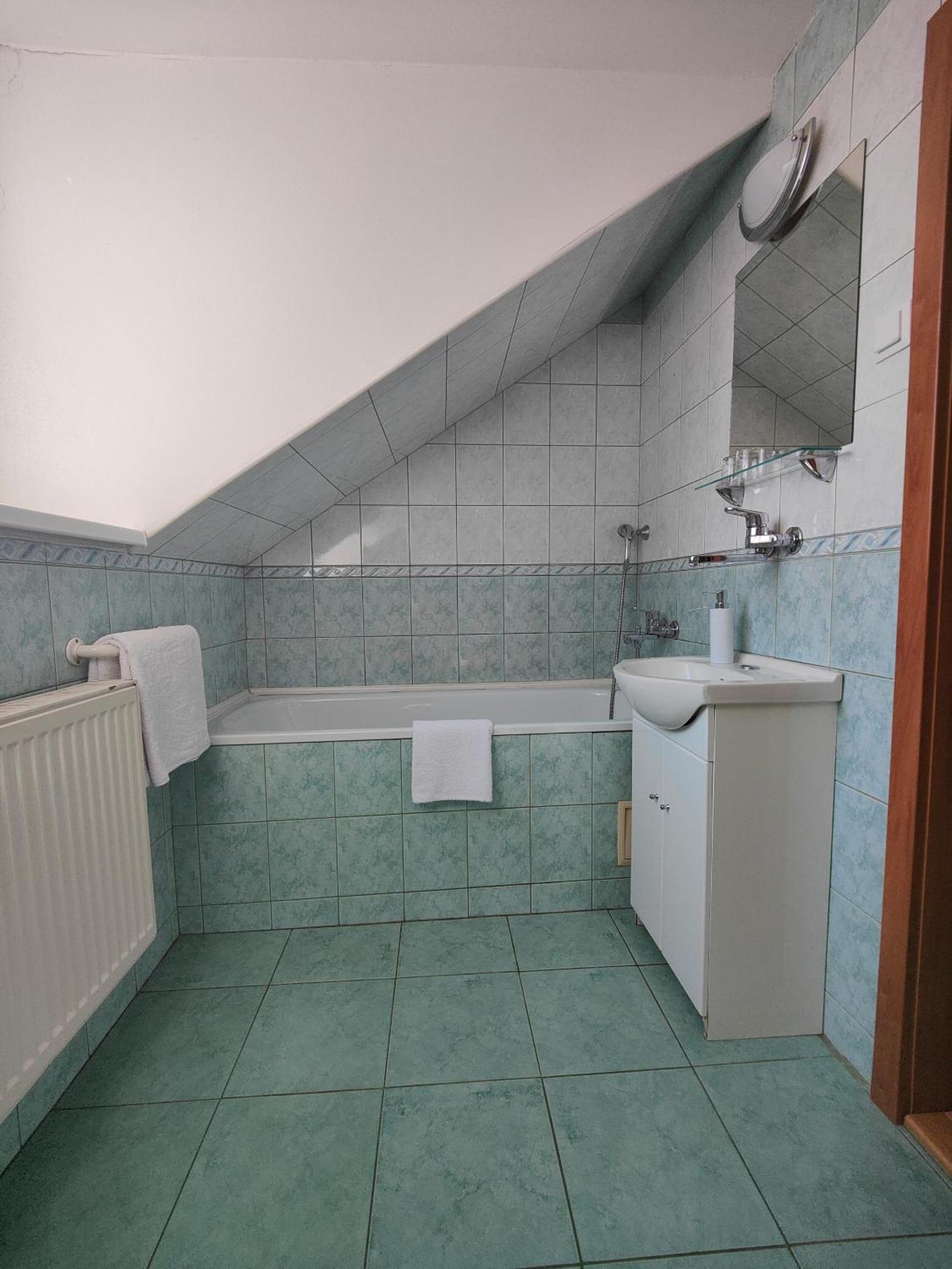 Hotel P7 Losonc Kültér fotó