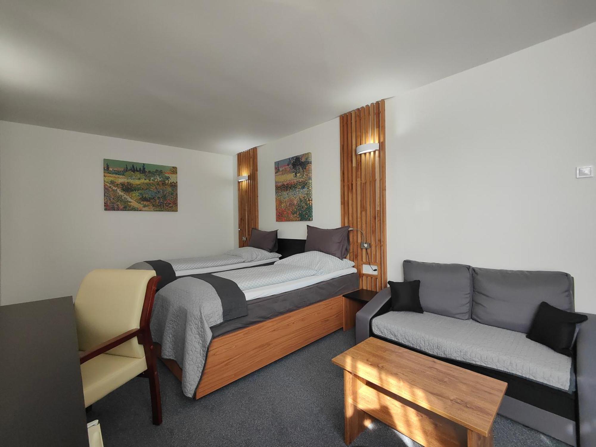 Hotel P7 Losonc Kültér fotó