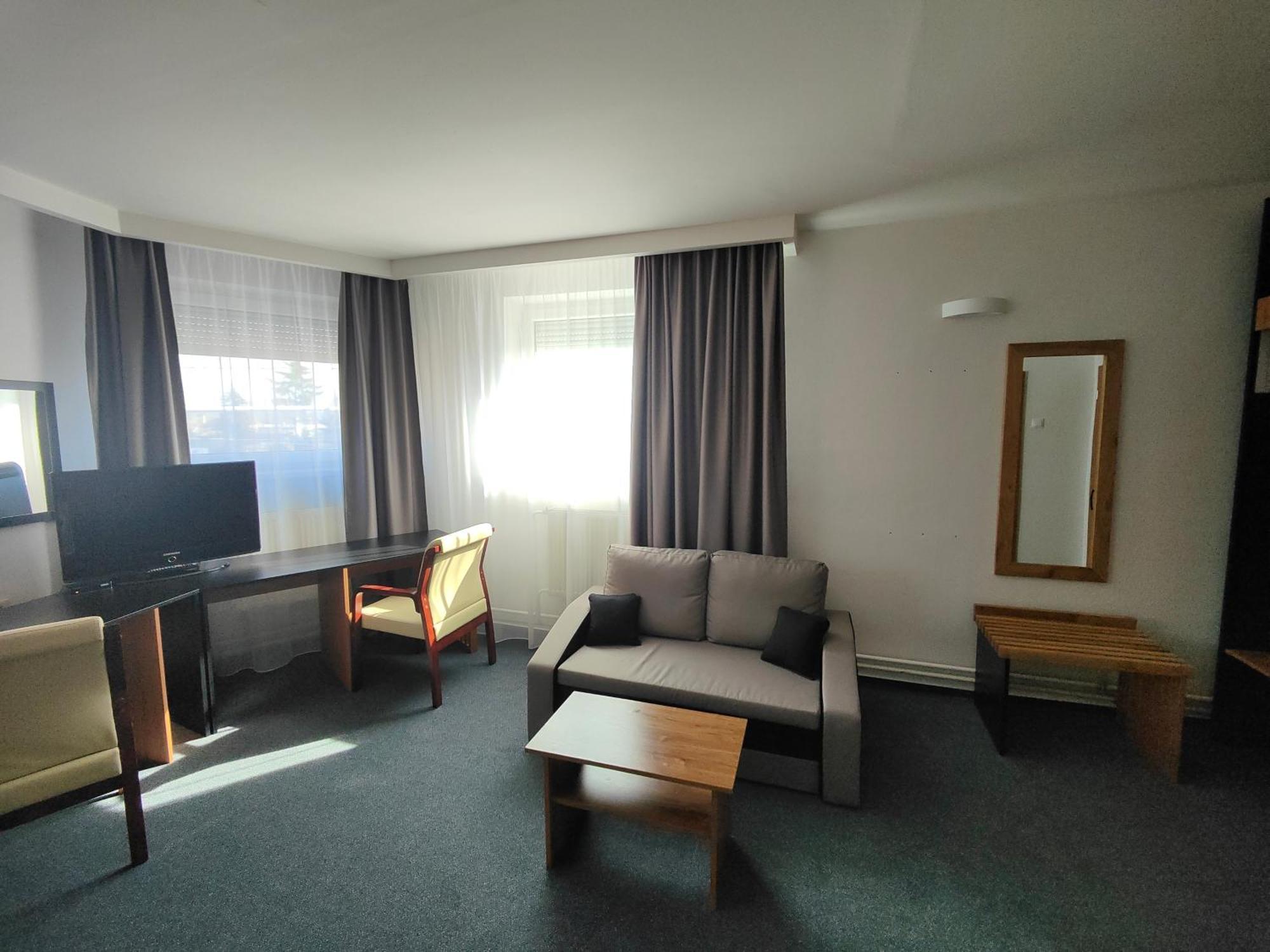 Hotel P7 Losonc Kültér fotó