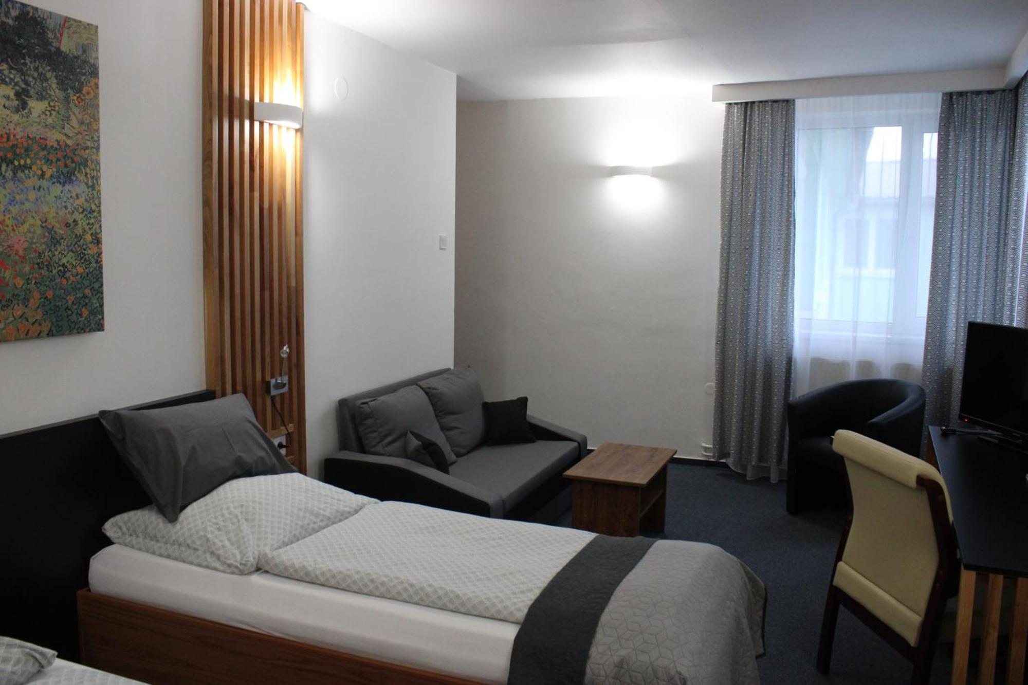 Hotel P7 Losonc Kültér fotó