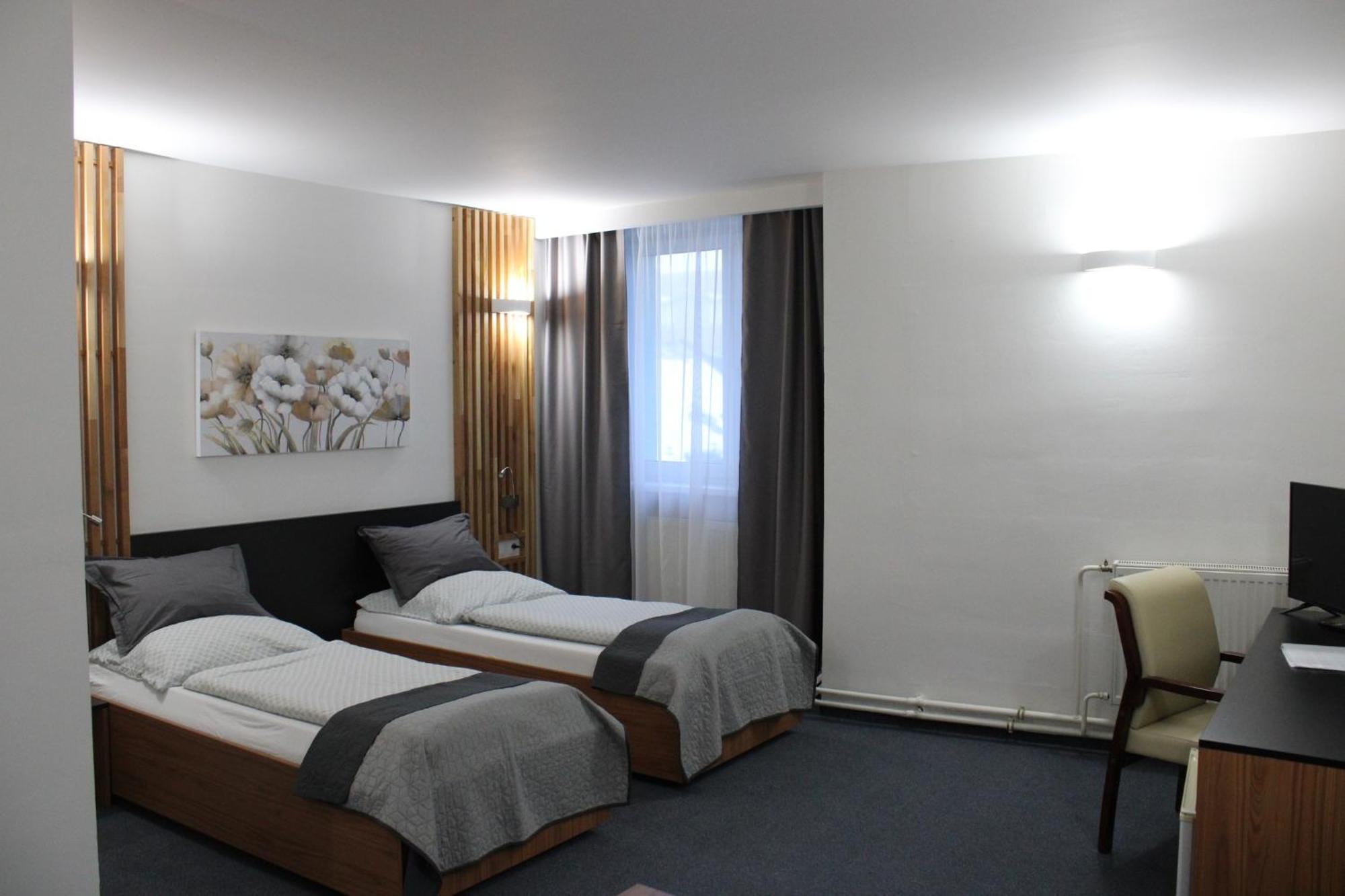 Hotel P7 Losonc Kültér fotó