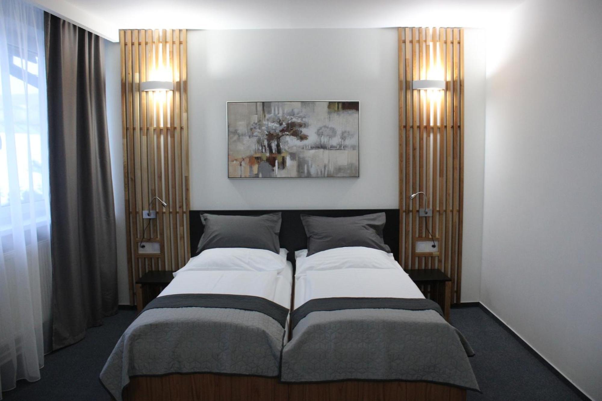 Hotel P7 Losonc Kültér fotó