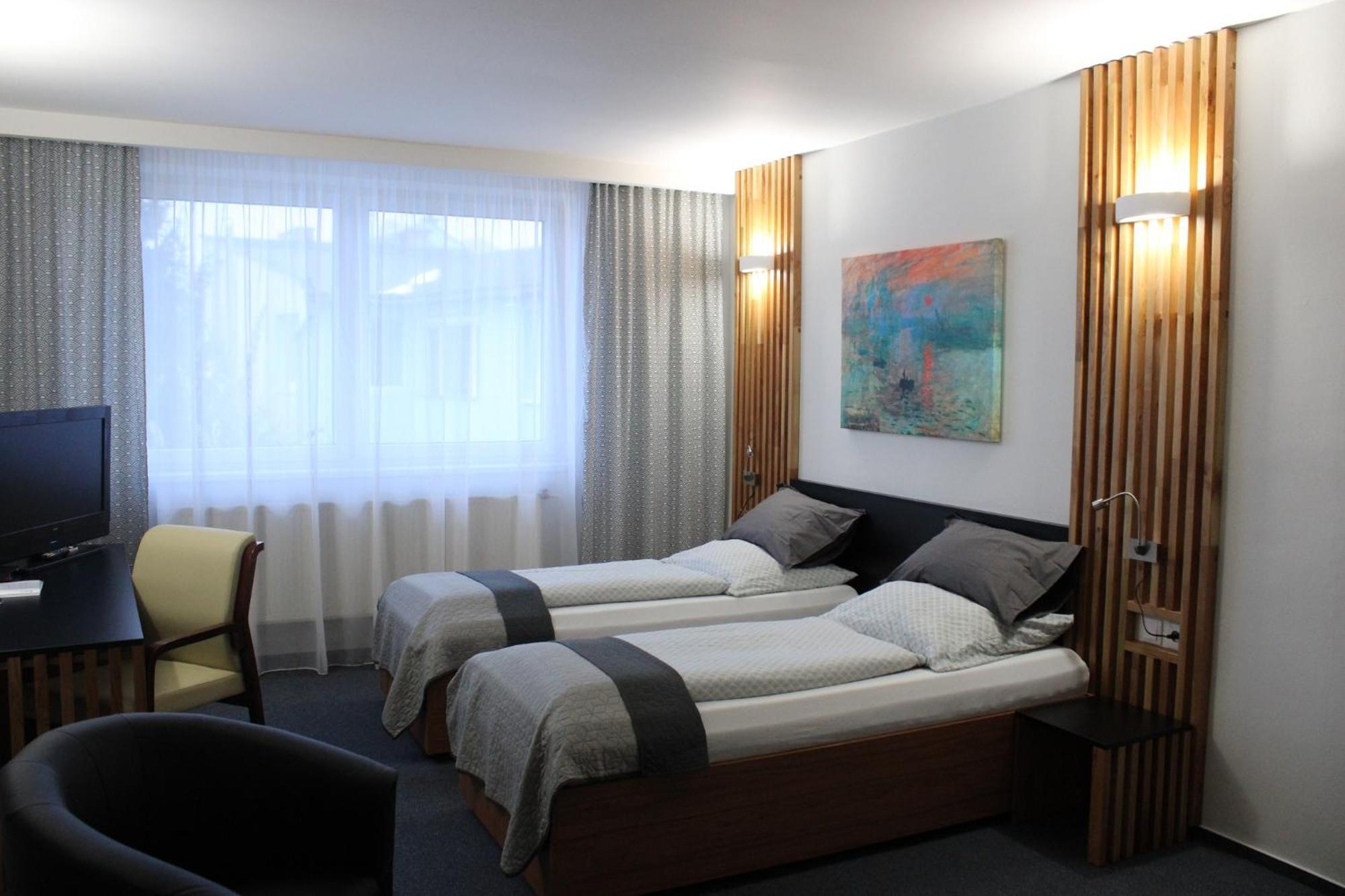 Hotel P7 Losonc Kültér fotó